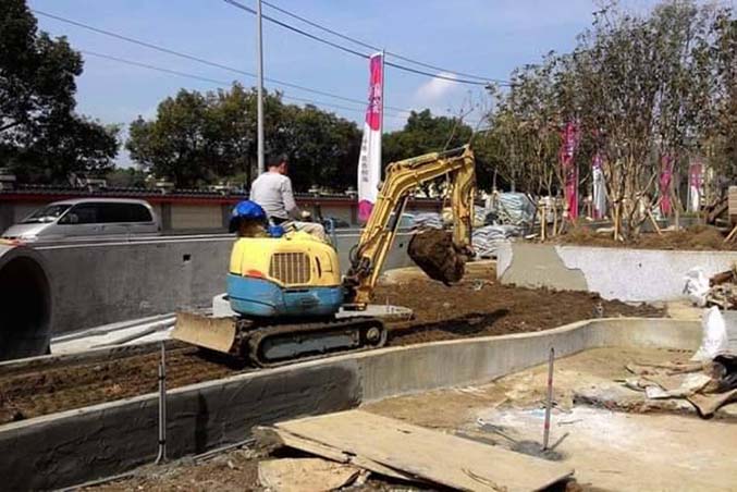 台北怪手管路開挖